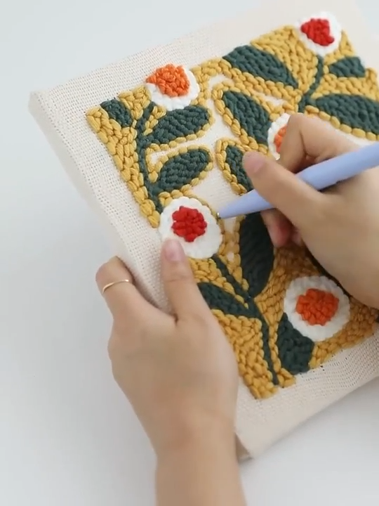 Maduura™ Colorful Flowers Punch Needle Pattern